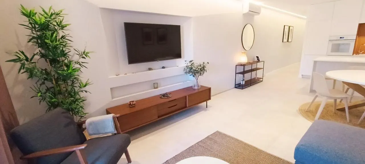 211 Apartamento Moderno Com Vista Para A Piscina No Centro Da Cidade Αλμπουφέιρα Διαμέρισμα