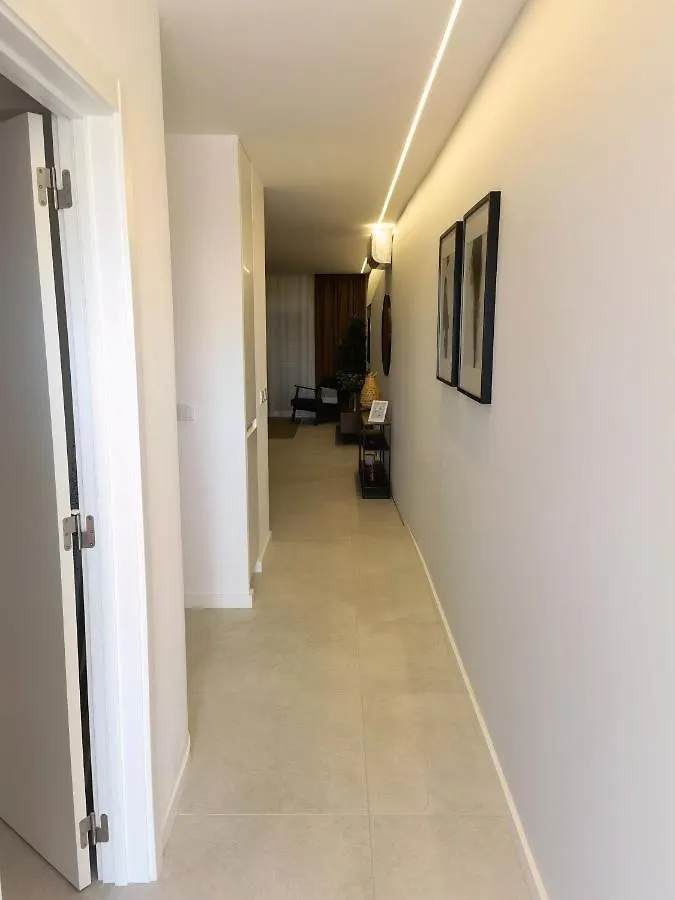 211 Apartamento Moderno Com Vista Para A Piscina No Centro Da Cidade Αλμπουφέιρα 0*,
