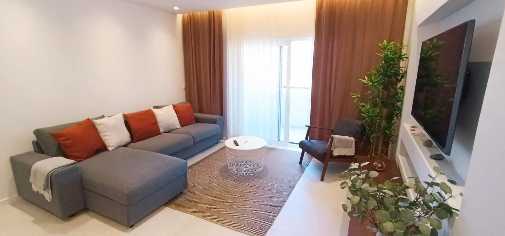 211 Apartamento Moderno Com Vista Para A Piscina No Centro Da Cidade Albufeira Portugal